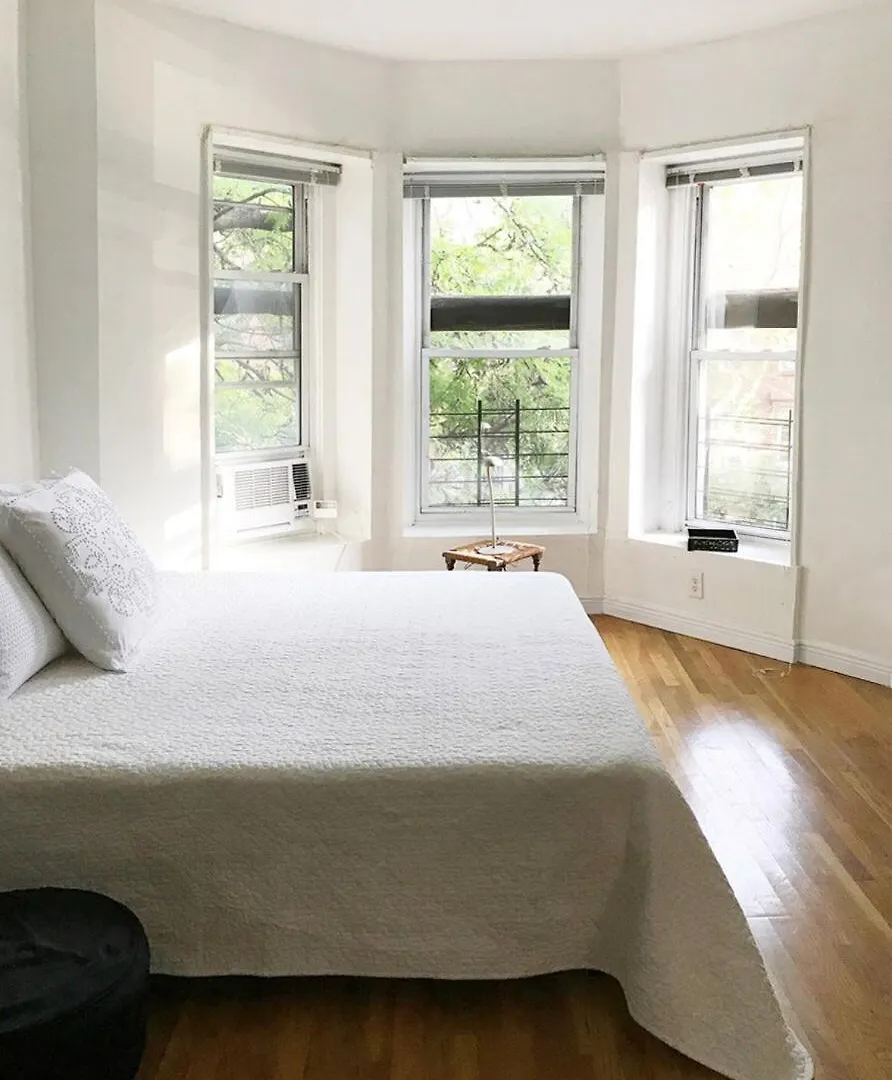 Serene Brooklyn Escape Near Cafes & Park, Sleeps 5 New York
