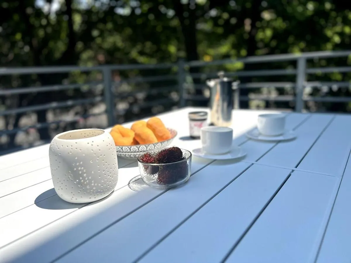 Serene Brooklyn Escape Near Cafes & Park, Sleeps 5 New York Apartment